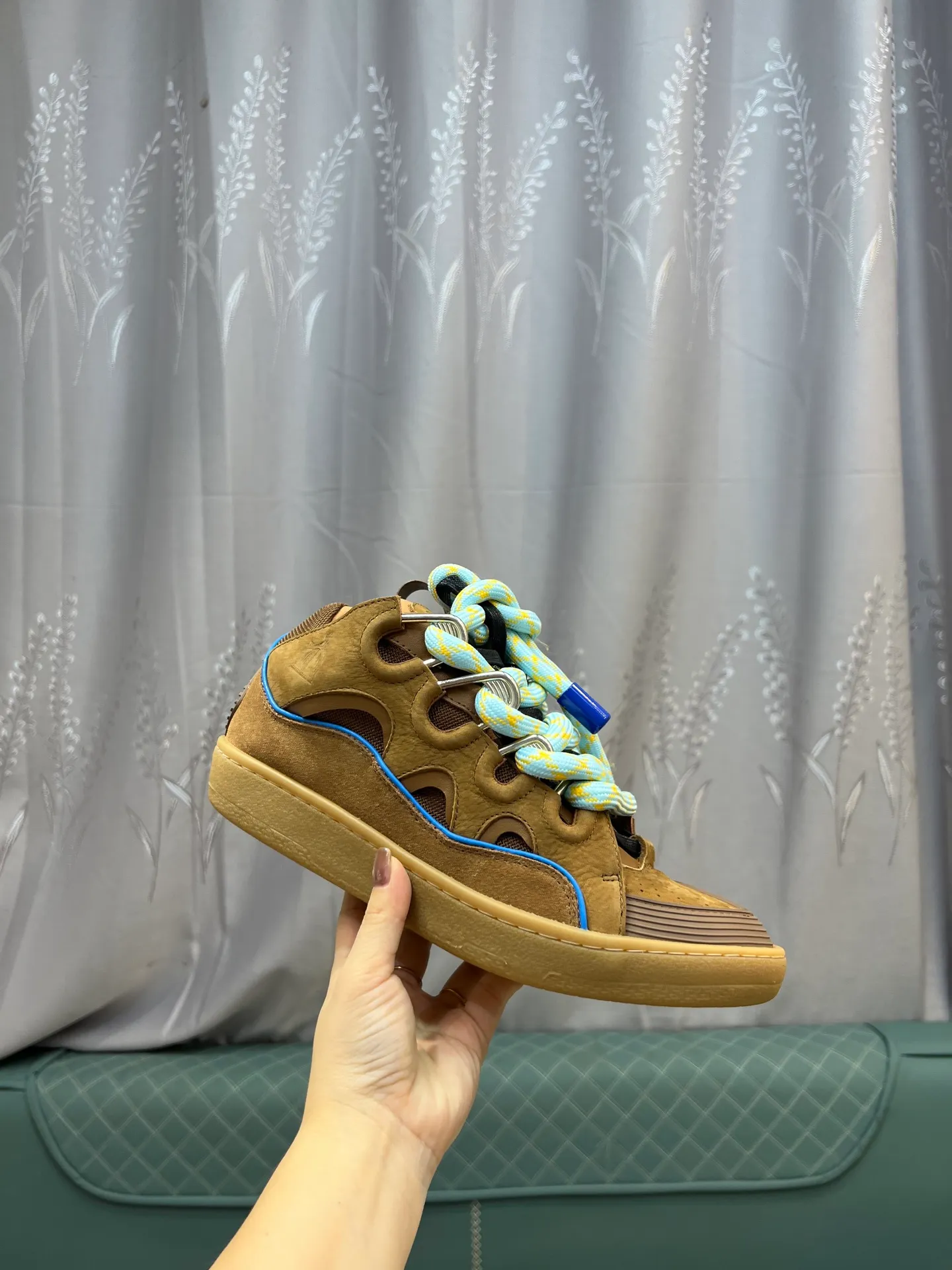 Men's men's shoes💰780 [LANVIN] Latest lace-up fashionable casual sneakers for couples High-quality CLAY couple series‼ ️ The latest trendy products of the season 🌈Many bloggers have planted grass and purchased the original open-mold customization. The upper and outsole are sewn with mark threads without edge sealing. Multiple material splicing combination design. Very versatile for fashionable and casual wear. Comfortable on the feet. Recommended for self-retention (upper cowhide + cow suede + breathable mesh) inner foot pad cowhide exclusive original open-mold clear logo rubber outsole ⚠️36-44 yards (45 custom-made)